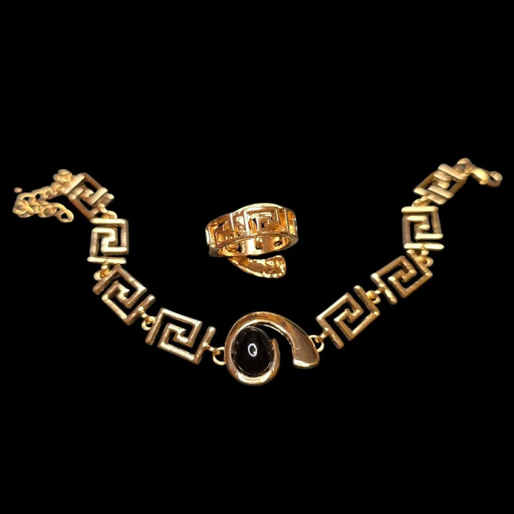 NWT Fashion Inspired Unbranded Gold &‎ Black Bracelet & Ring Set